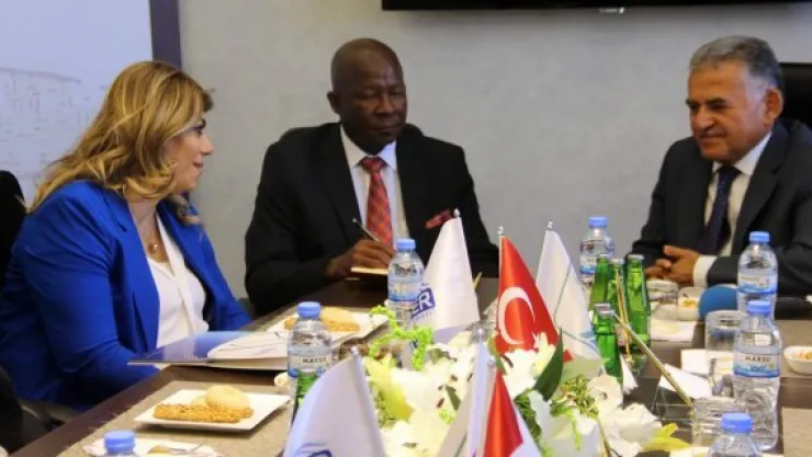 Büyükkılıç, 'Otomotiv sanayicisine ücretsiz arsa tahsis edebiliriz'