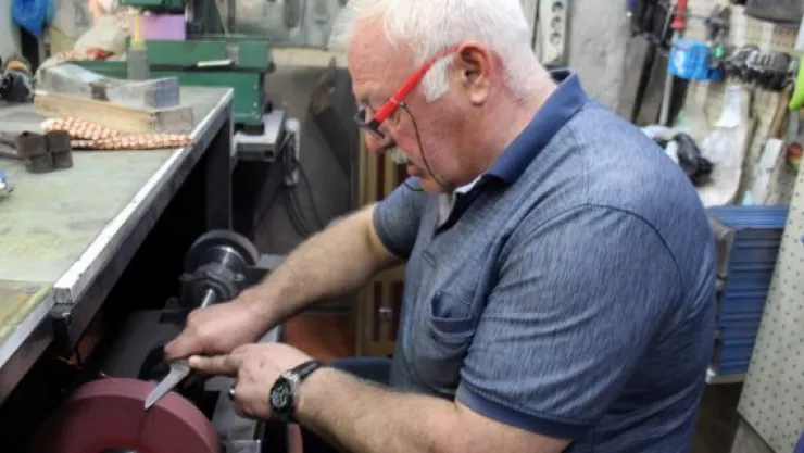 Esnaflar, bıçak bilemede mutlu, satışlarda mutsuz