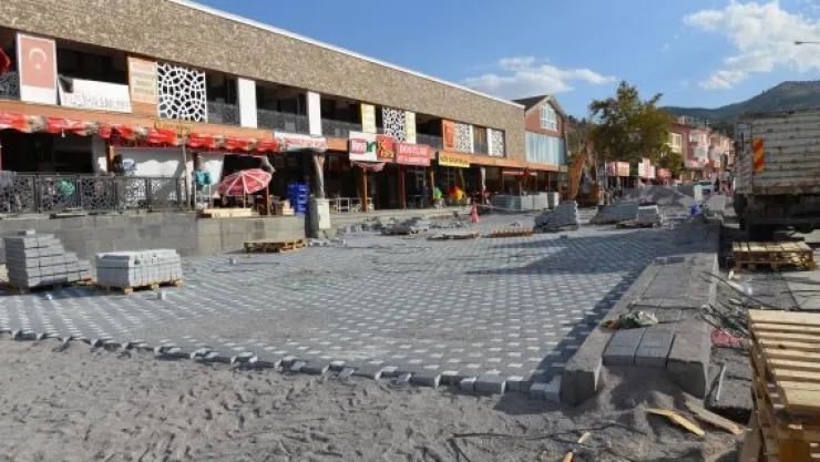 Hisarcık'da meydan düzenlemesi yapılıyor