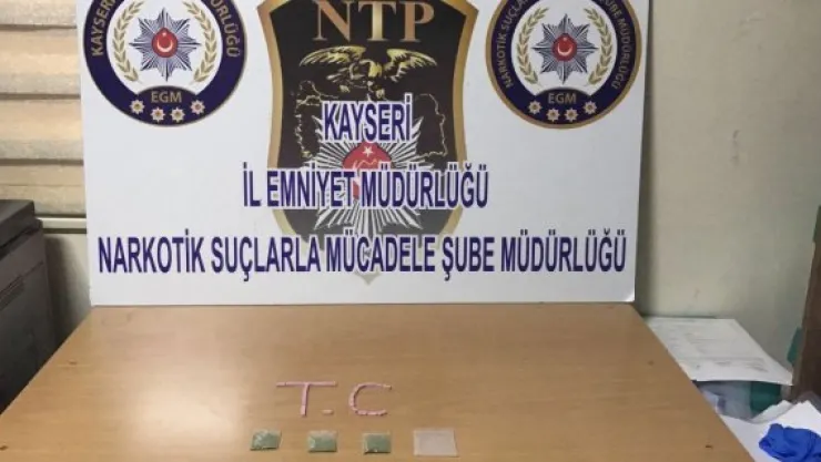 Uyuşturucu tacirleri kovalamaca sonrasında yakalandı