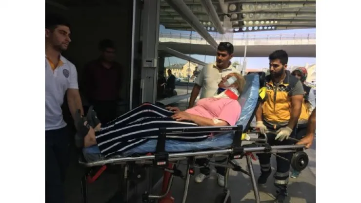 Üzerine buzdolabı devrilen kadın acillik oldu