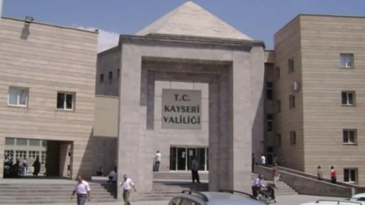 Vali Kamçı Yahyalı'da muhtarlarla buluştu
