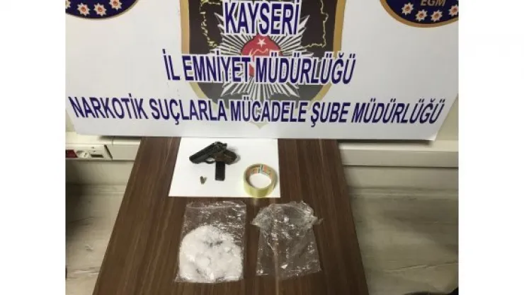 Zehir tacirleri gözaltına alındı