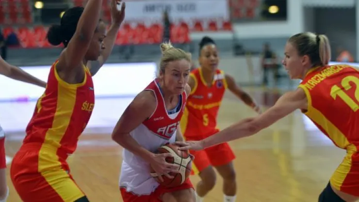 AGÜ Spor yine üzdü