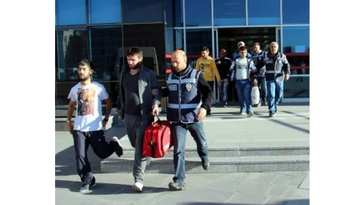 Aranan o şahıslara operasyon: 20 gözaltı