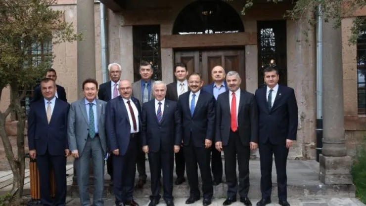 Başkan Çelik Talas Gençlik Merkezini ziyaret etti