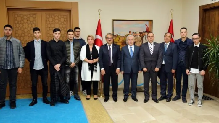 Hollanda Kayserililer Vakfı Vali Kamçı'yı ziyaret etti