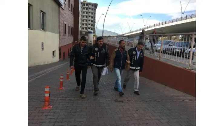 Kaçak sigara ile yakalanan zanlılar adliyeye sevk edildi