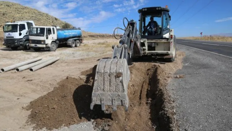 Köylerde yol çalışmaları devam ediyor
