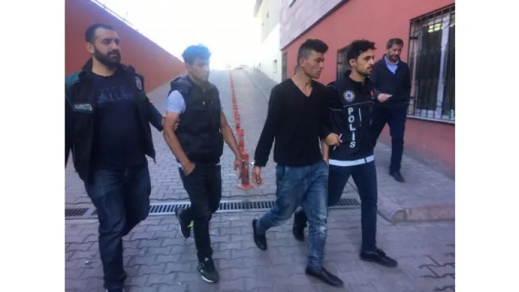 Zehir taciri Afganlılar adliyeye sevk edildi