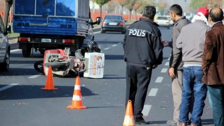 Otomobil ile motosiklet çarpıştı: 1 yaralı