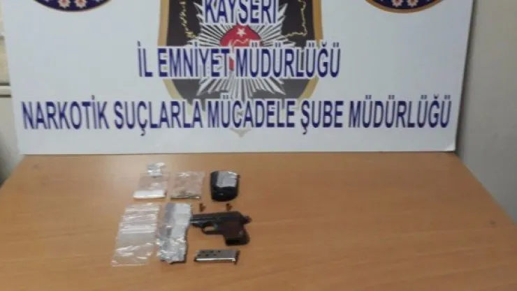 Polisten kaçan  zanlı kendi çocuğunu rehin aldı