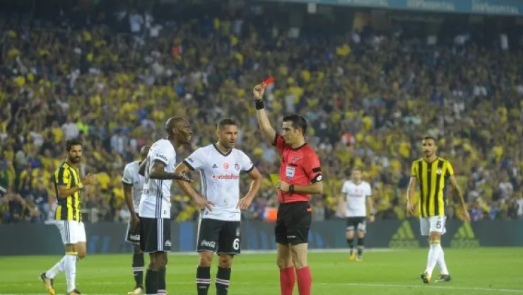 Süper Lig'de 11 haftada 38 kırmızı