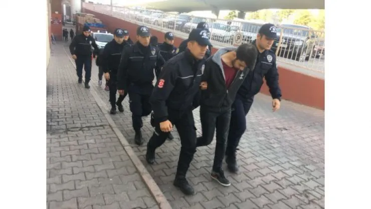 Uyuşturucudan gözaltına alınan 4 kişi adliyeye sevk edildi