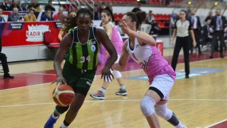 AGÜ Spor evinde mağlup                         56-70