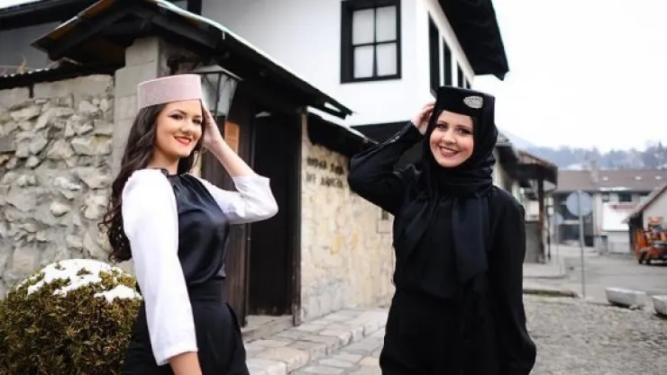 Fesi yeniden sokağa taşıyor