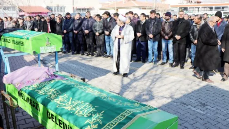 Anne ve oğlu yan yana son yolculuğuna uğurlandı