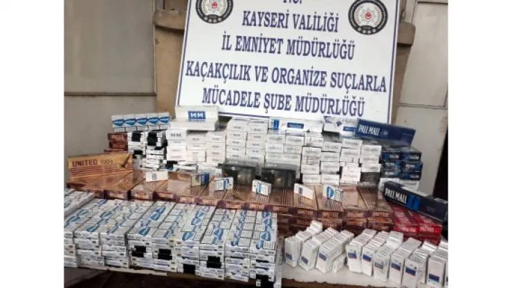 Evi kaçak sigara deposu olarak kullanmış