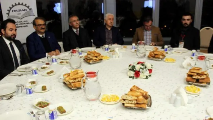 HAGİAD mühendis adayları ile buluştu