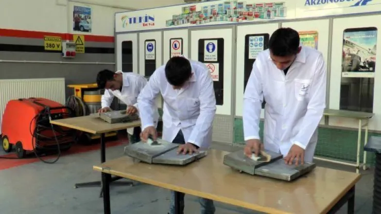 Kayseri'de mektepli boya ustaları yetişiyor