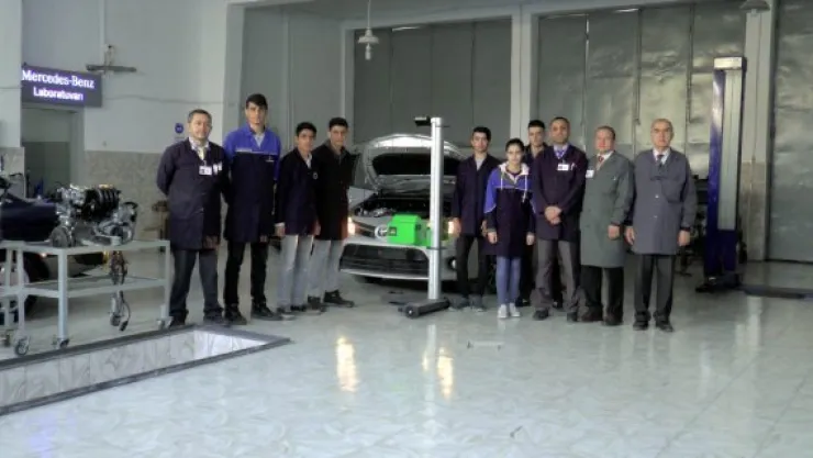 Mercedes'in kurduğu laboratuvar meslek sahibi yapıyor