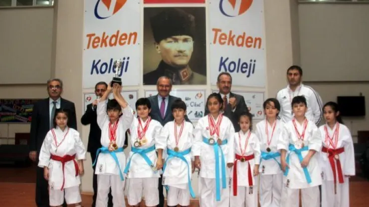 Minik karatecileri Adana'dan başarıyla döndü