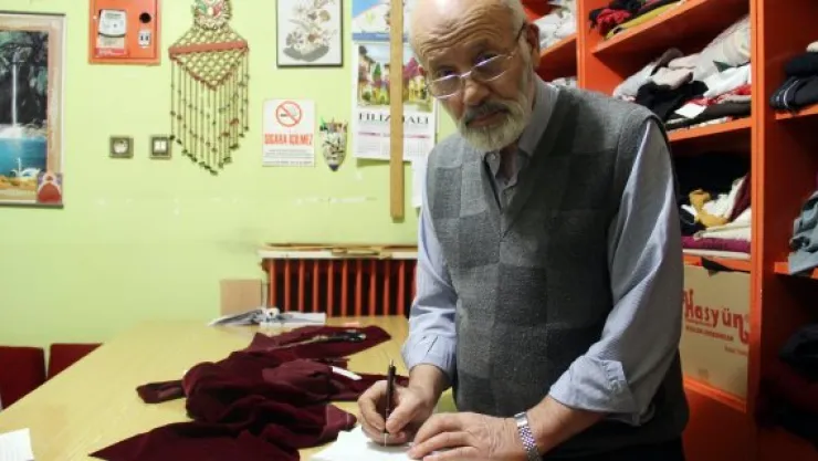 Okula gitmeden, okumayı öğrenen terzinin kitap aşkı