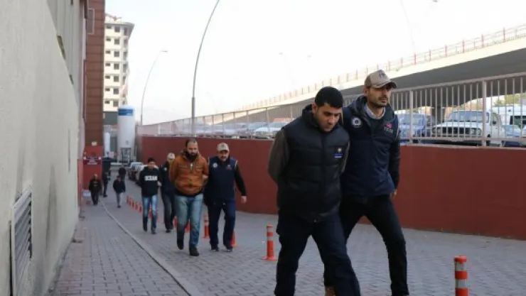 DEAŞ operasyonunda 3 kişi adliyeye sevk edildi