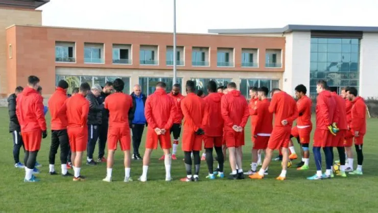 Kayserispor'da timsah mesaisi sürüyor