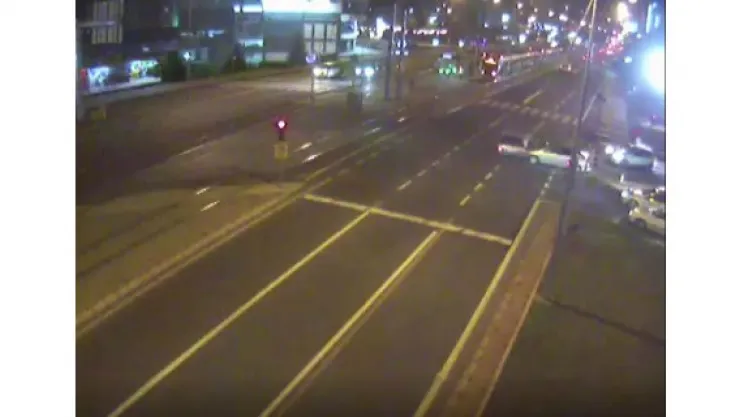 Kırmızı ışıkta geçen araç kazaya neden oldu