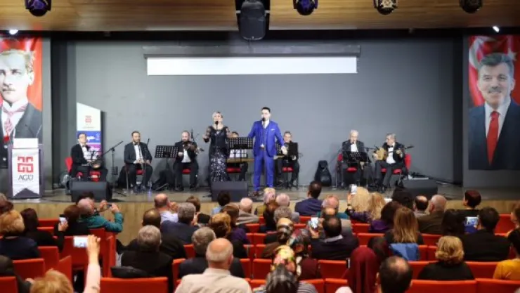 TRT sanatçıları AGÜ'de konser verdi