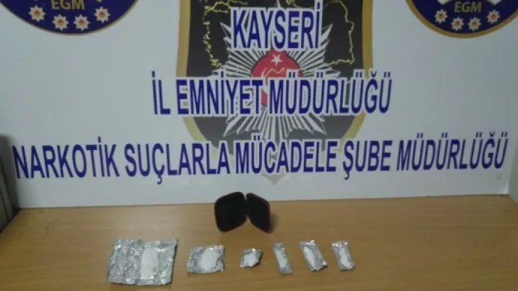 Uyuşturucu satıcılarına yakalandı