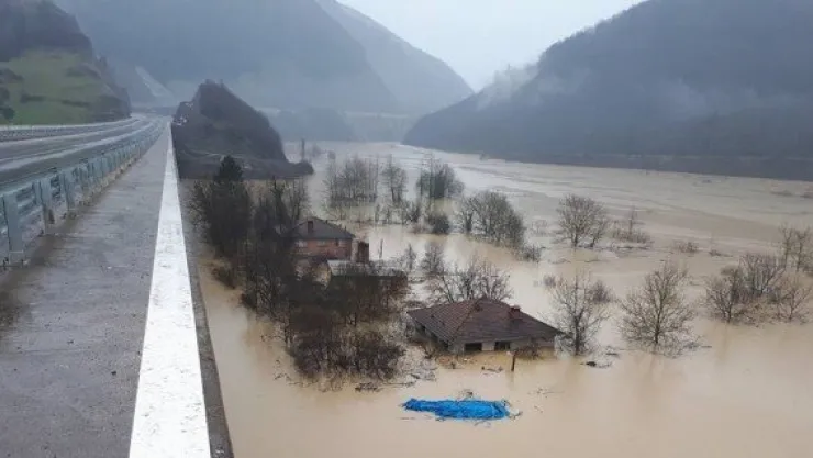 Bartın sular altında! 300 kişiye ulaşılamıyor!