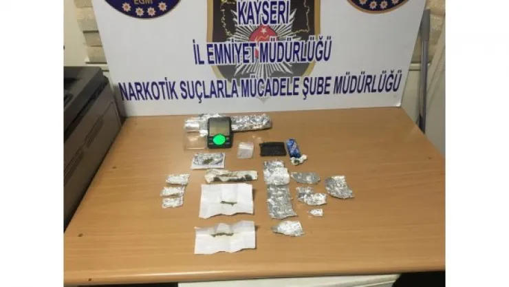 Uyuşturucu ticareti yapan 2 kişi gözaltına alındı