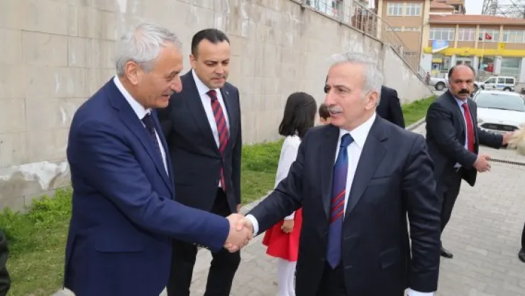 Vali Kamçı muhtarlarla buluştu