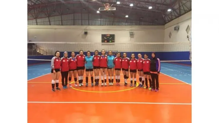 Voleybol kız ve erkek takımlarımız yarı finalde