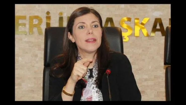  Camide ibadet etmek kadının da hakkı