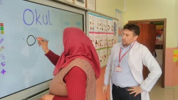 Köyde ders zili nineler için çalıyor