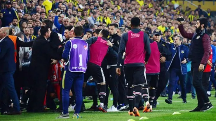 Türk futbolunun kanayan yarası: Tribün olayları