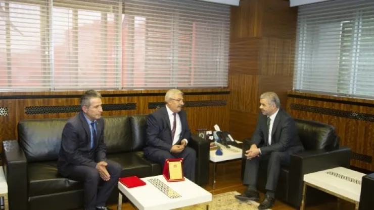 Duyarlı şoförlere başkandan plaket