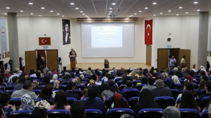 ERÜ'de Mezuniyet kuşağı bağlama töreni