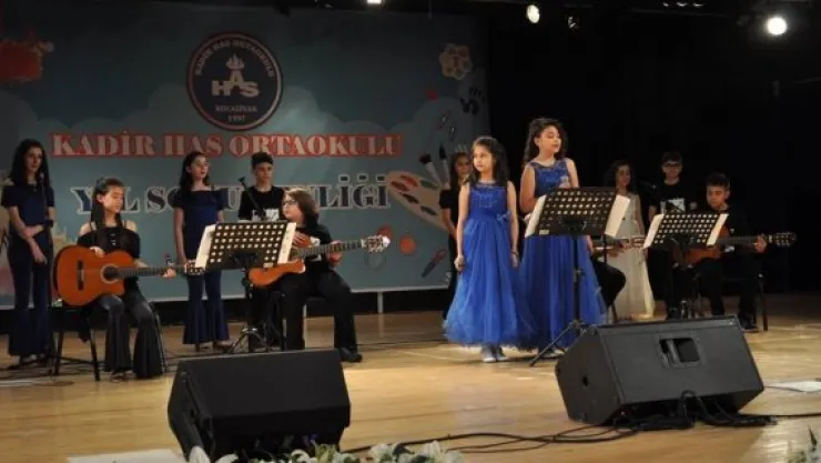 Kadir Has Orta Okulu yıl sonu şenliği