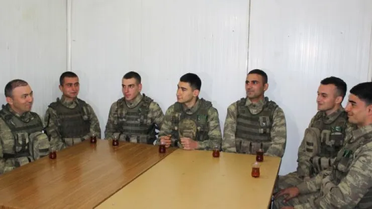 Sınırdan Afrin kahramanlarına selam