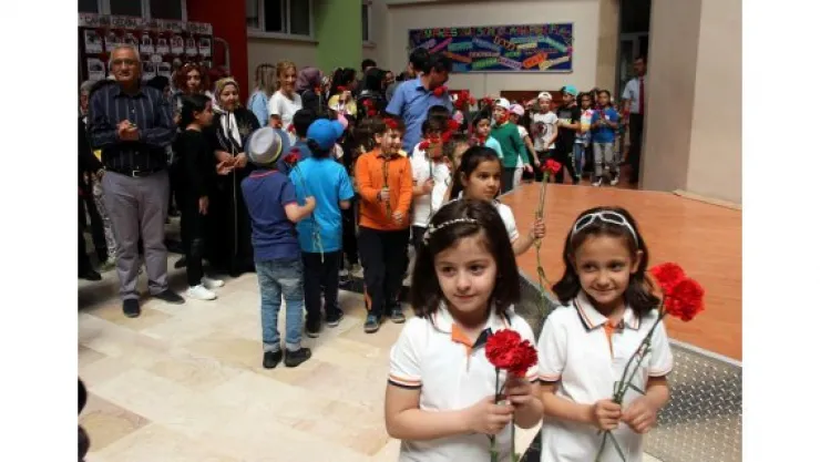 Tekden Koleji kuşakları bir araya getirdi