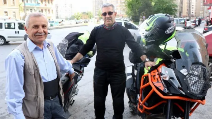 Yaşlarına aldırmadan Türkiye turunu çıktılar