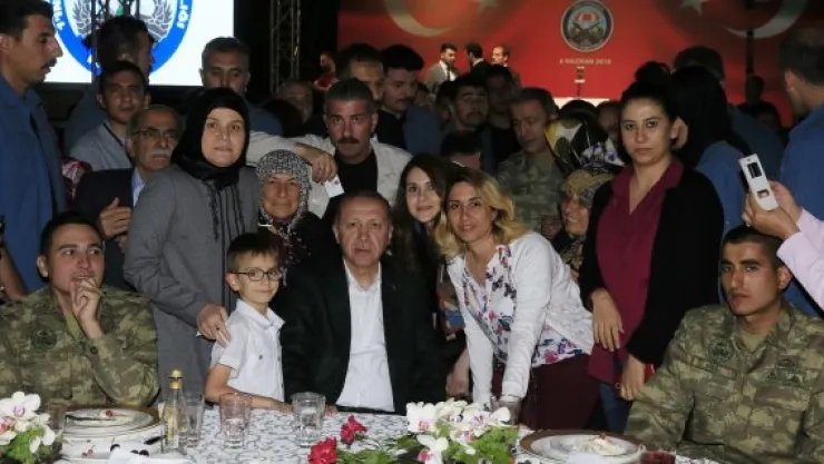 Cumhurbaşkanı Erdoğan asker ve şehit aileleri ile iftar yaptı