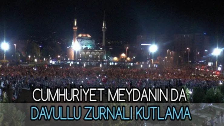 Cumhuriyet Meydanın da davullu zurnalı kutlama