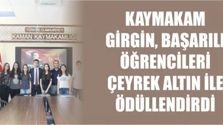 Kaymakam Girgin, başarılı öğrencileri çeyrek altın ile ödüllendirdi