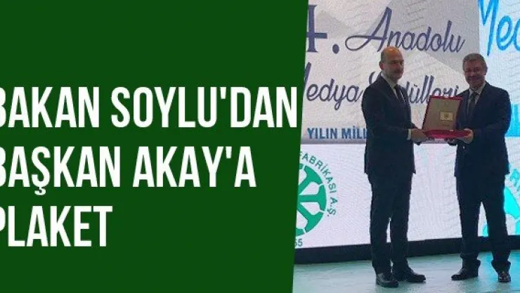 Bakan Soylu'dan Başkan Akay'a Plaket