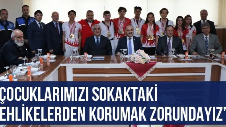 'Çocuklarımızı sokaktaki tehlikelerden korumak zorundayız'